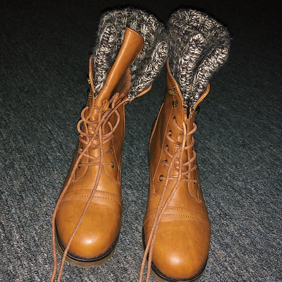 Brown boots with knit material - Picture 2 of 2